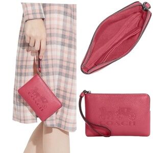 NWT Coach Corner Zip Wristlet With Horse And Carriage Print In Gold/Stra…